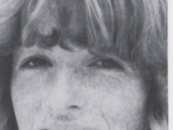Porträt von Doris Freystetter, sie lacht.